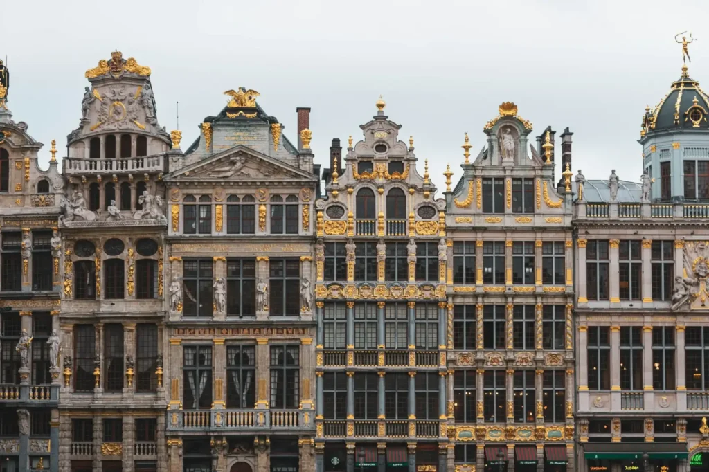Fachadas douradas da Grand Place, em Bruxelas
